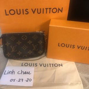 Louis Vuitton mini pochette